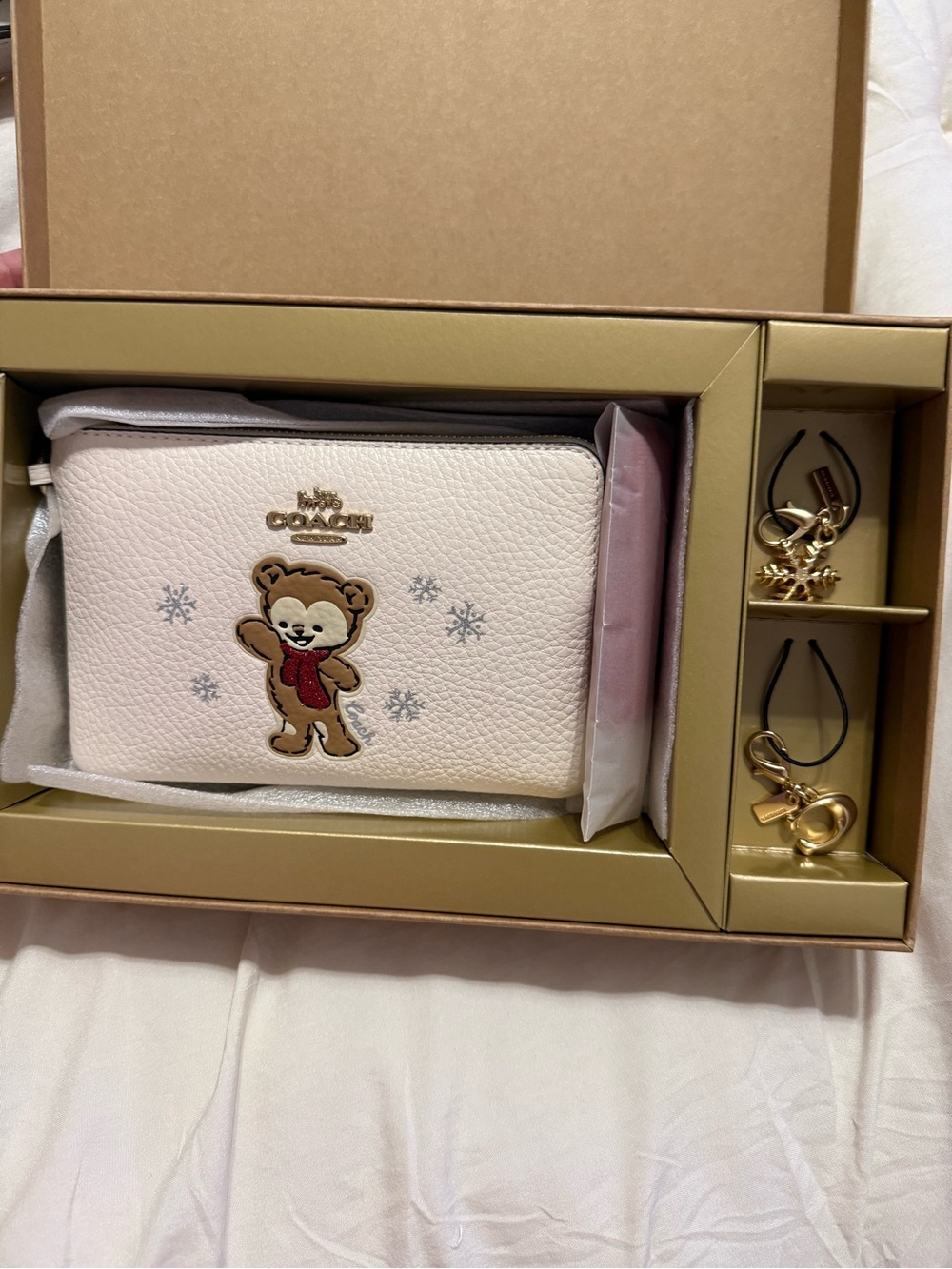NWT Coach Winter Bear Corner Zip Wristlet Gift Set Snowflake Wallet + Charms